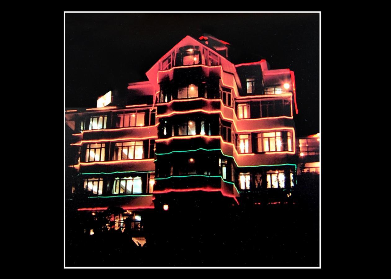 Hotel Out Town Manāli Dış mekan fotoğraf
