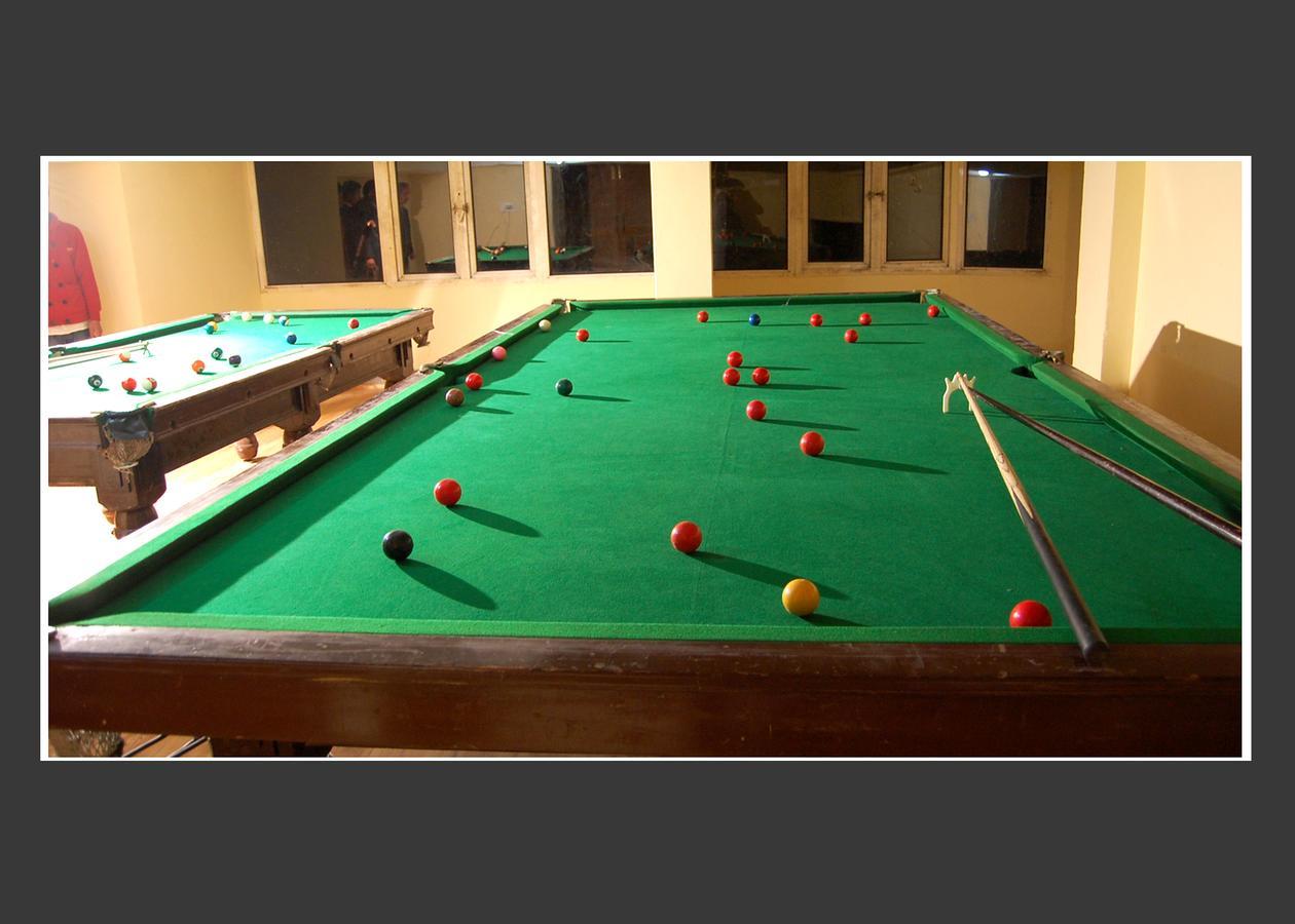Hotel Out Town Manāli Dış mekan fotoğraf