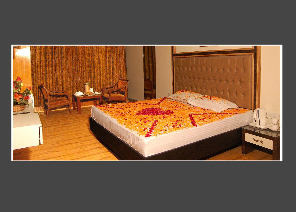 Hotel Out Town Manāli Dış mekan fotoğraf
