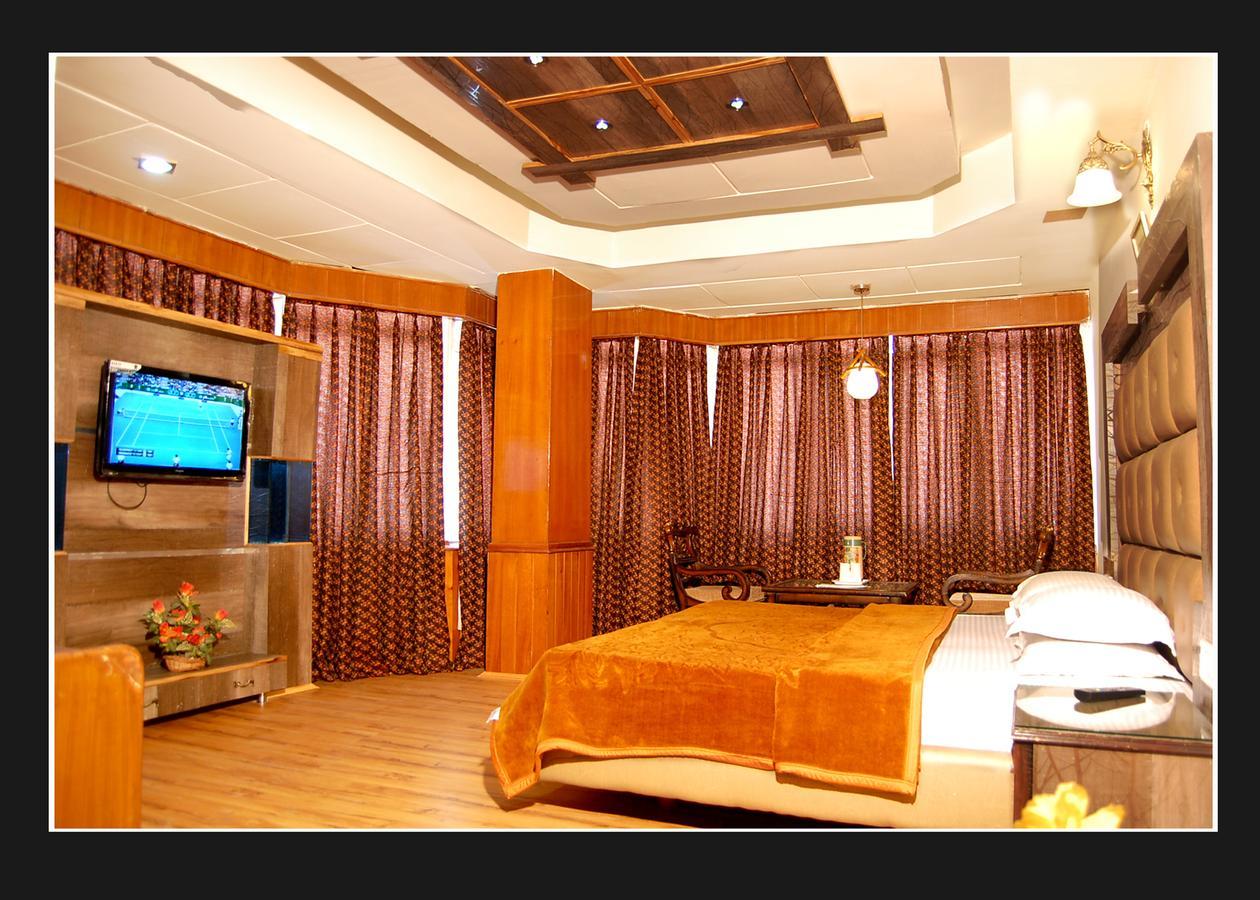 Hotel Out Town Manāli Dış mekan fotoğraf
