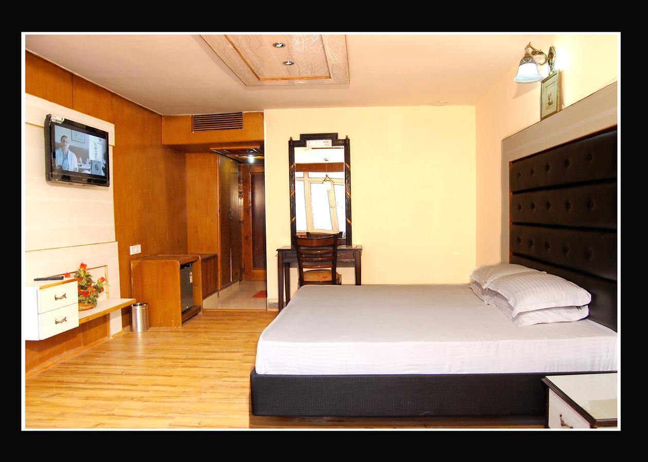Hotel Out Town Manāli Dış mekan fotoğraf