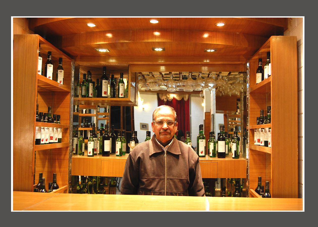 Hotel Out Town Manāli Dış mekan fotoğraf